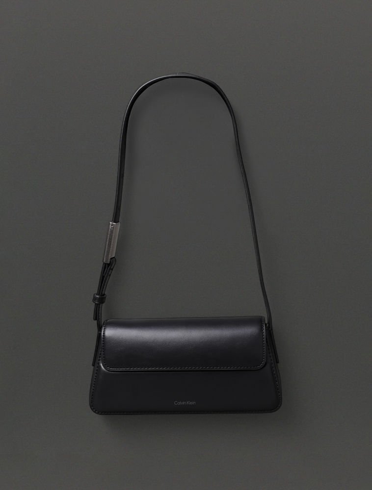Bolsa Pequena Feminina Belted Calvin Klein - Preto