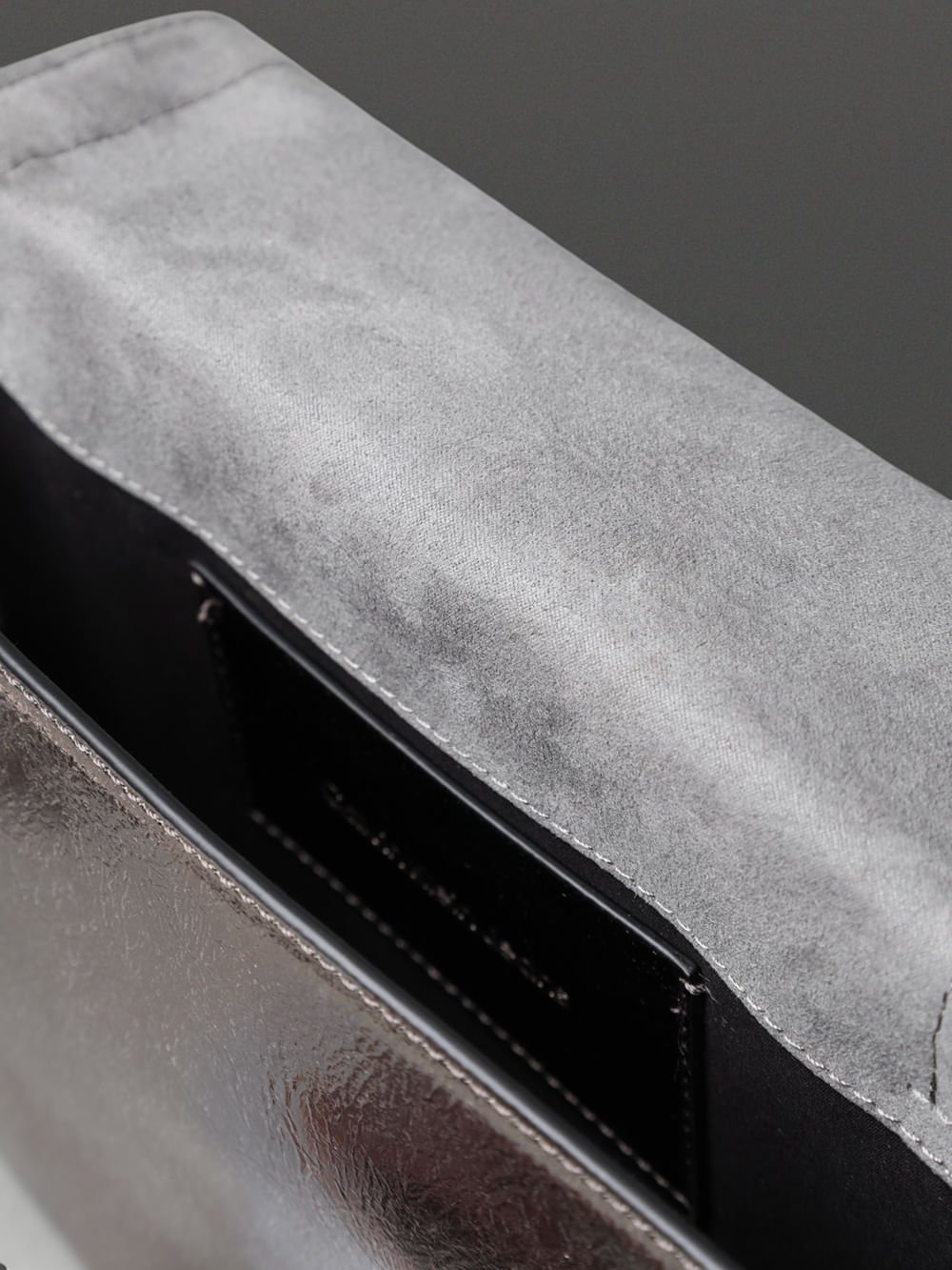 Bolsa Feminina Metálica Logo Central Calvin Klein Jeans - Grafite Grafite 9