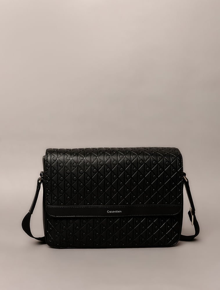 Bolsa Calvin Klein Transversal Aop Relevo - Preto