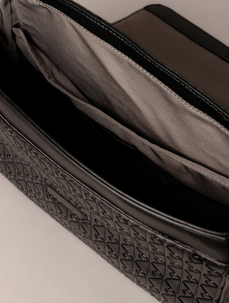 Bolsa Calvin Klein Transversal Aop Relevo - Preto Preto 3