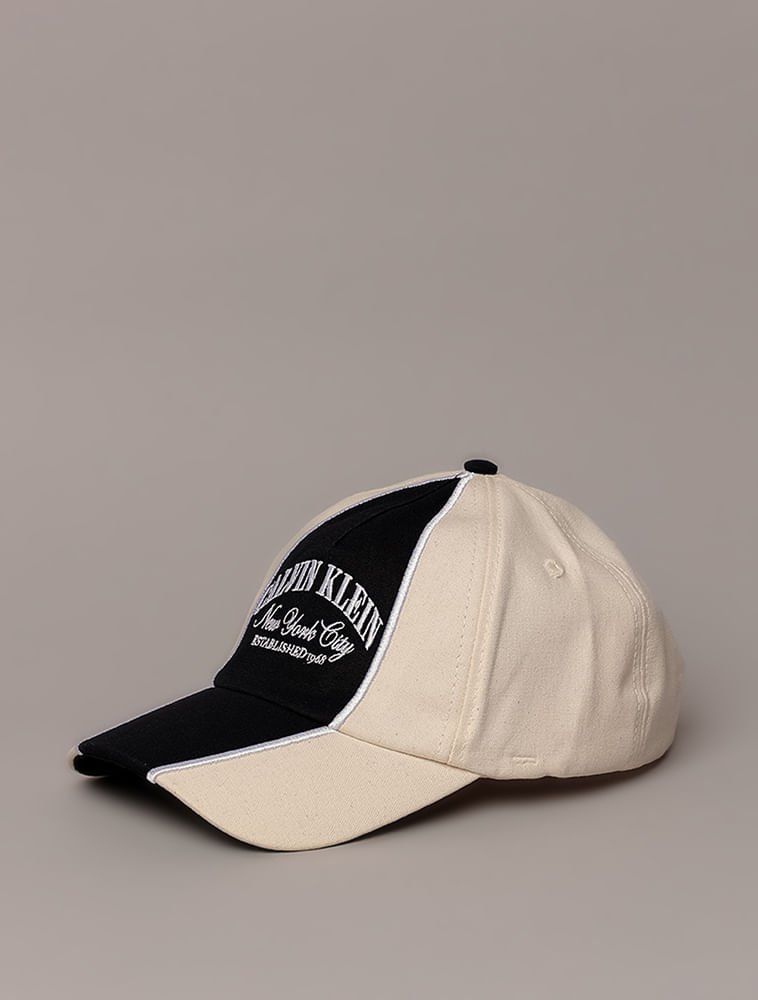 Boné Calvin Klein Jeans 5 Gomos Copa Established 1968 - Off White