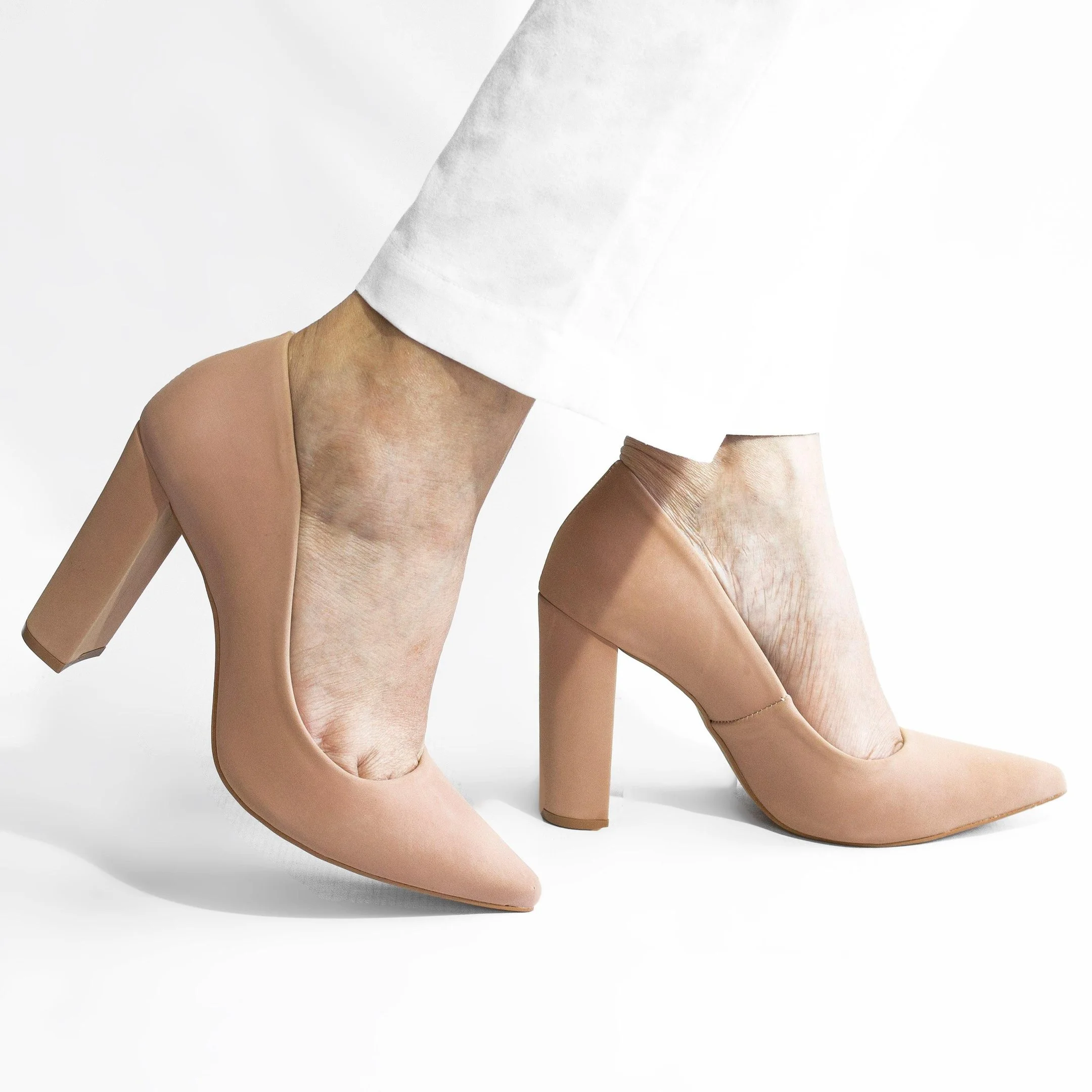 Scarpin Salto Grosso Jaine Nude Nobuck Bege 2