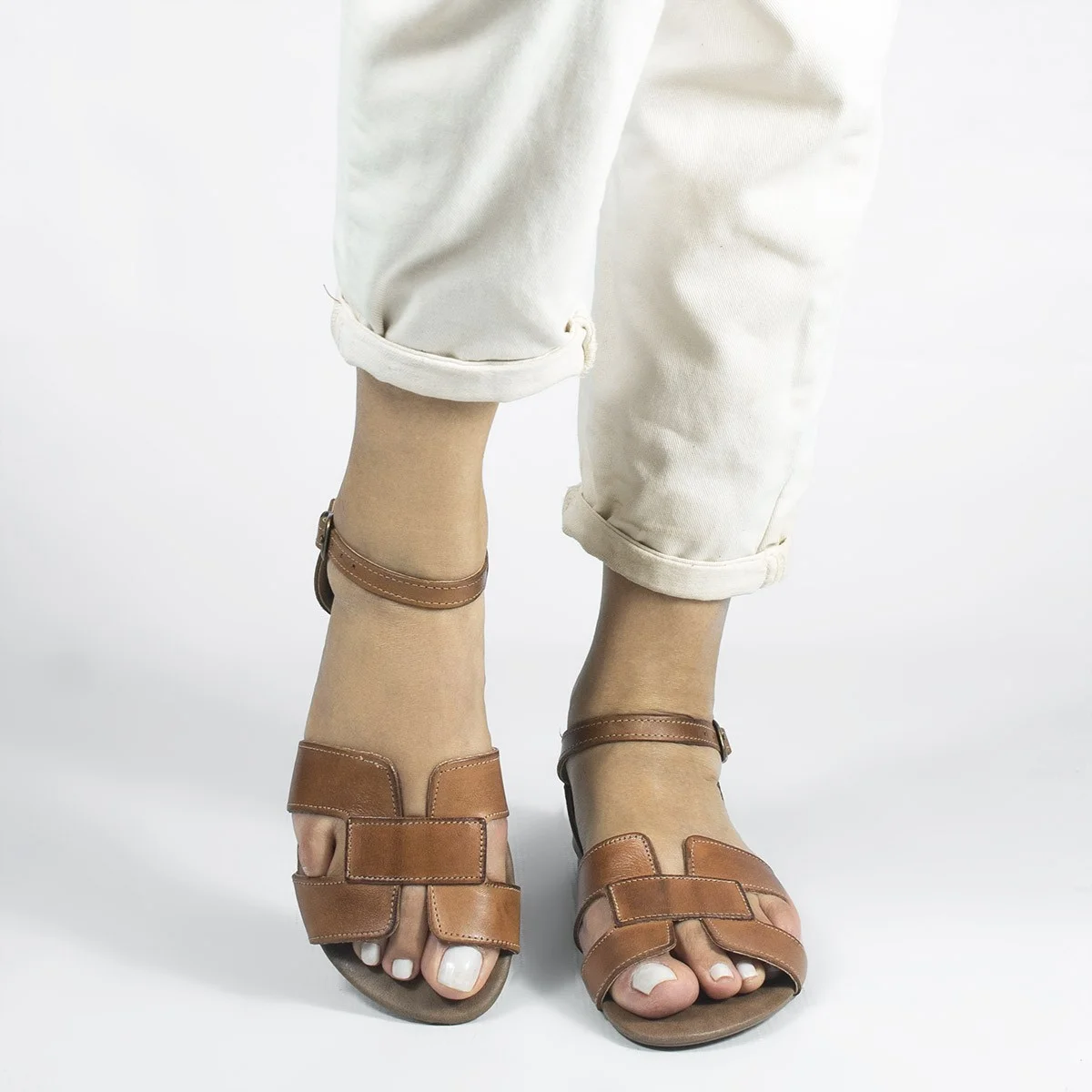 Sandália Rasteira Couro H Fechada Melina Castanho Marrom 3