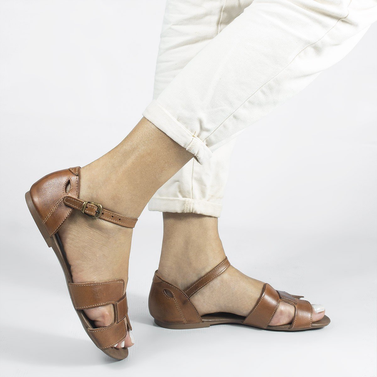 Sandália Rasteira Couro H Fechada Melina Castanho Marrom 5