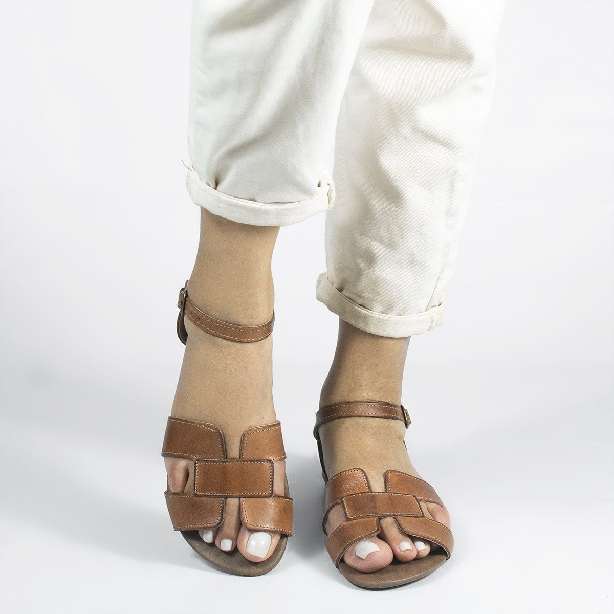 Sandália Rasteira Couro H Fechada Melina Castanho Marrom 3