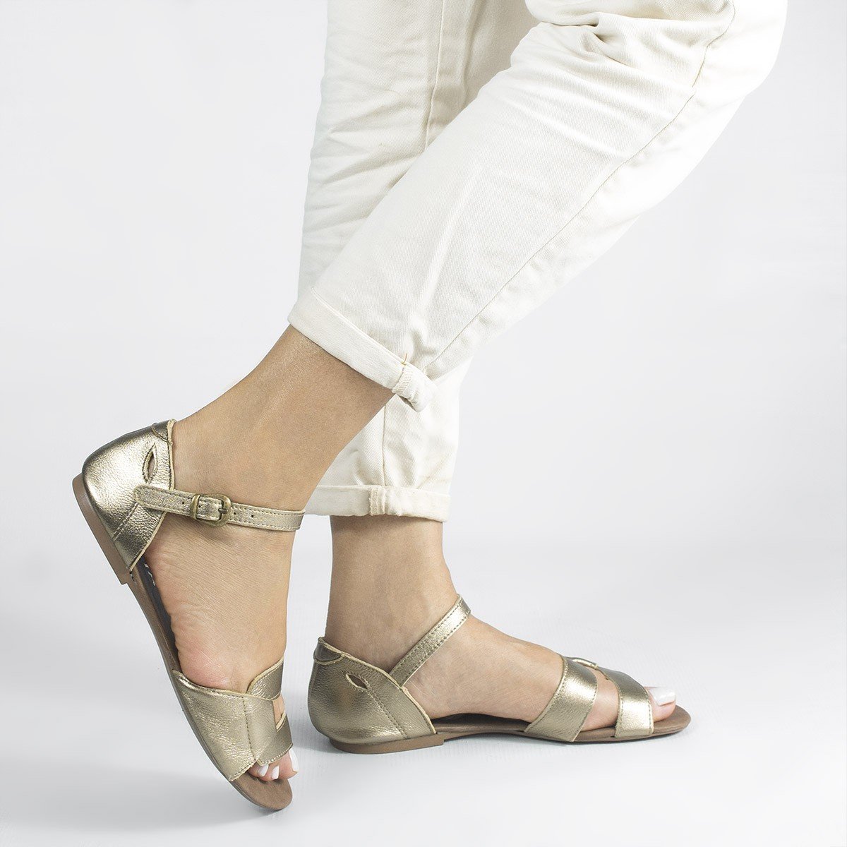 Sandália Zatta Rasteira Flat Couro Mercedes Dourada