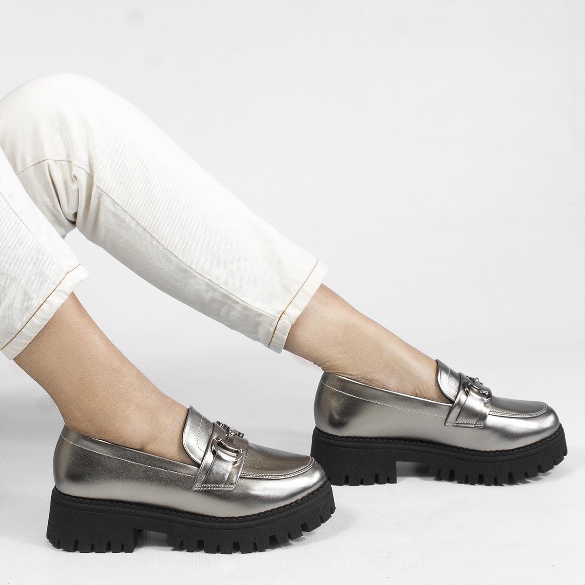 Mocassim Tratorado Sola Alta Amelia Chumbo Prata 4