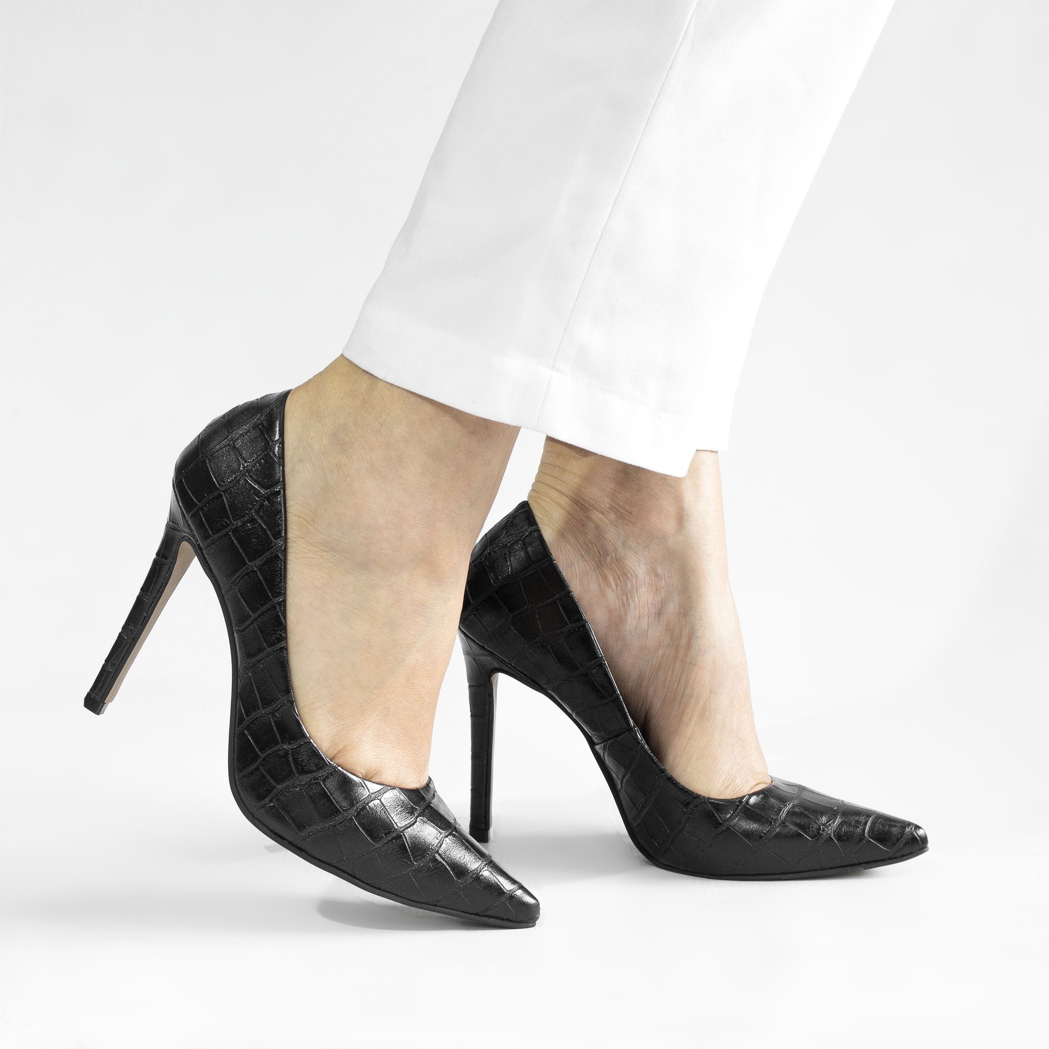 Scarpin Salto Alto  Bico Fino Suzy Croco Preto