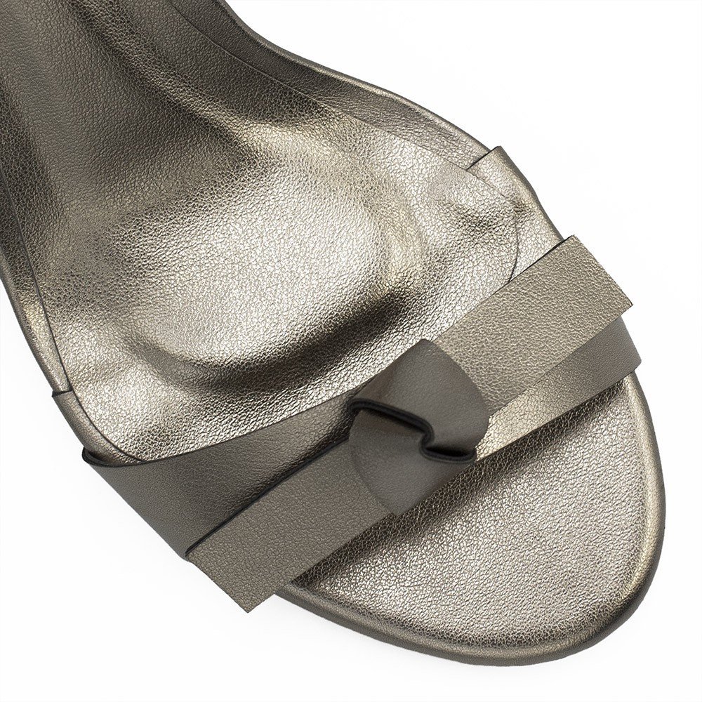 Sandália Zatta Salto Bloco Laço Yumi Chumbo Prata 5