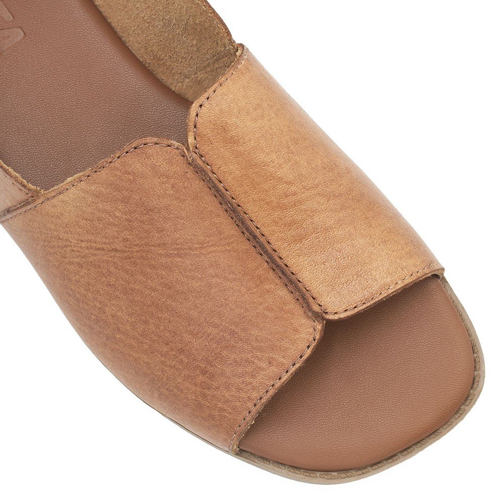 Sandália Rasteira Bx Couro Fechada Francisca Caramelo Marrom 5