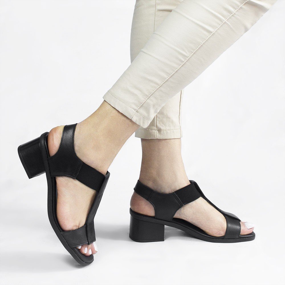 Sandália Salto Bloco Elástico Couro Pitty Preta