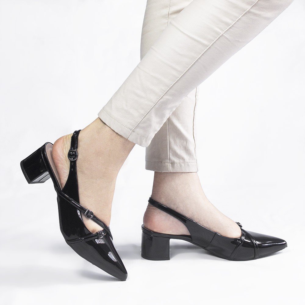 Slingback Bico Fino Fivela Cruzada  Marisa Preto Verniz Preto 4