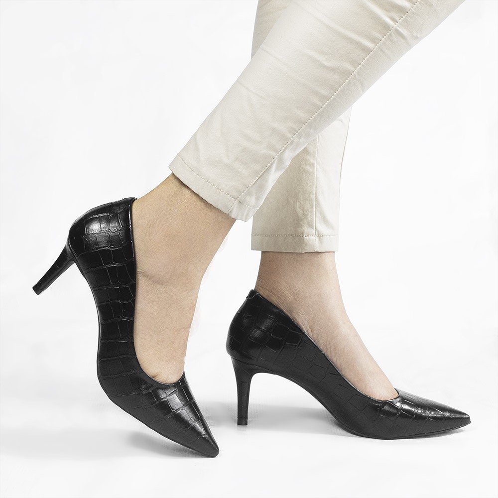 Scarpin Salto Baixo Bico Fino Lolita Preto Croco