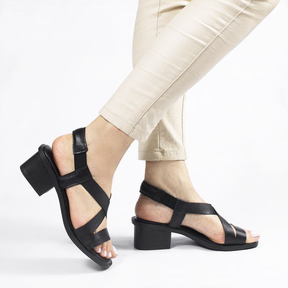 Sandália Zatta Cruzada Couro Eloah Preta