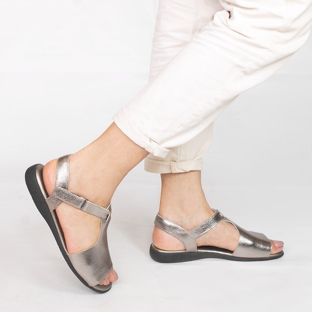 Sandália Zatta Flat em Couro Elaine Prata Velho Marrom 2