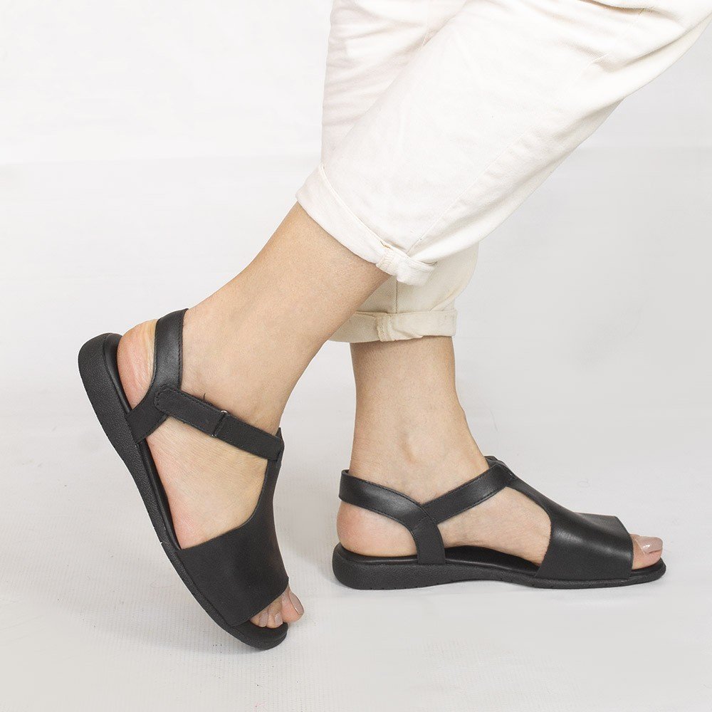 Sandália Zatta Flat em Couro Elaine Preta Preto