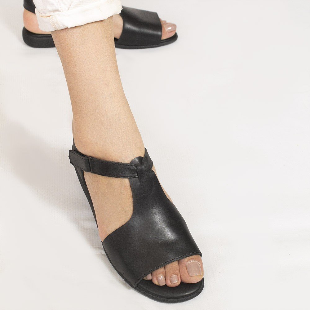 Sandália Zatta Flat em Couro Elaine Preta Preto