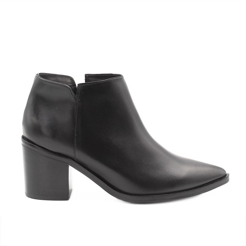 Bota Zatta Bico Fino Cano Curto Gardenia Preta