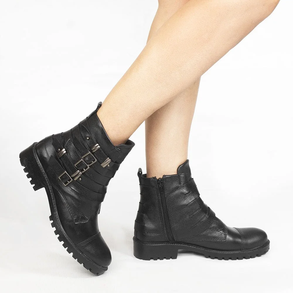 Bota Coturno Zatta em Couro Fivelas Larissa Preta Preto 2
