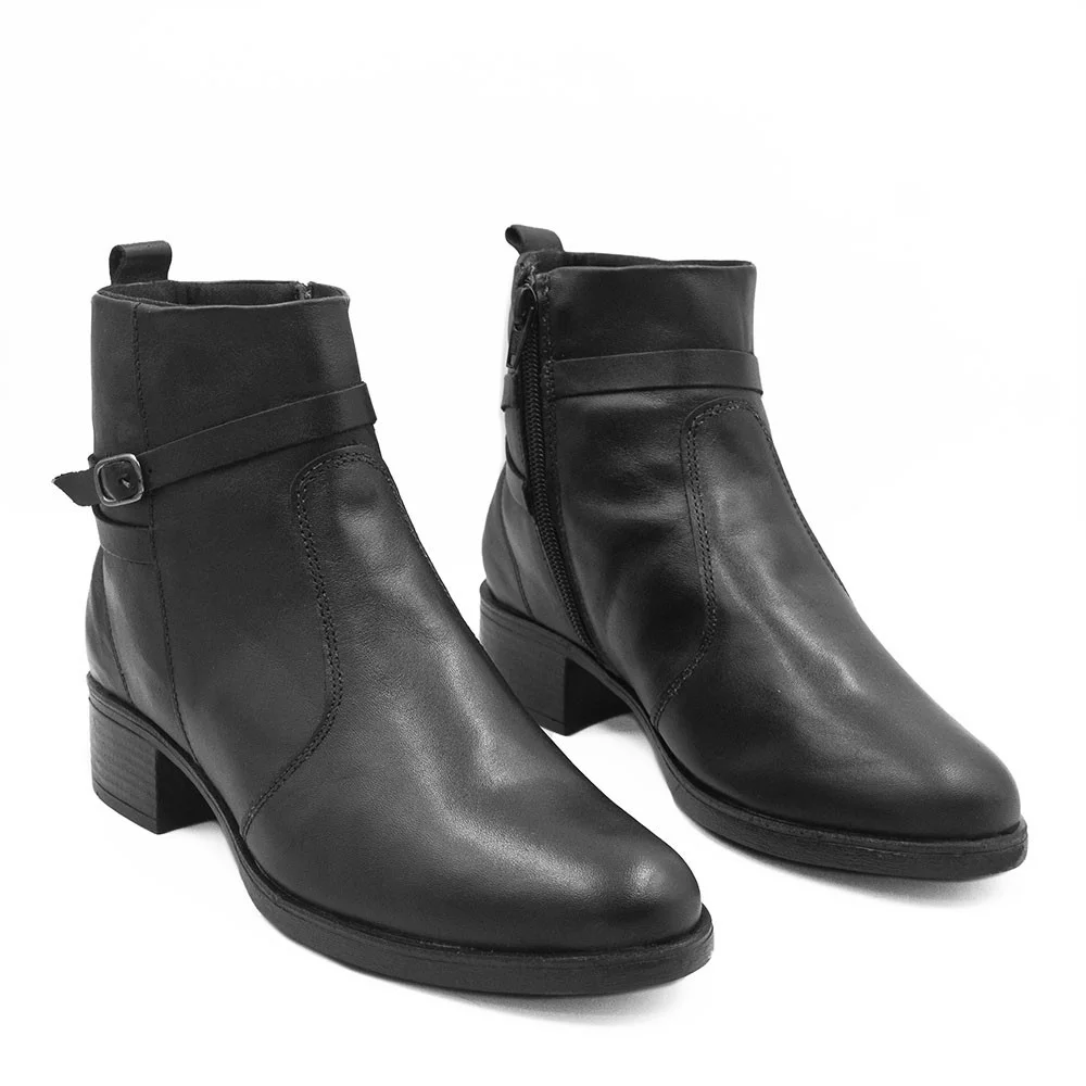 Bota Zatta Fivela Lateral em Couro Madona Preta Preto 3