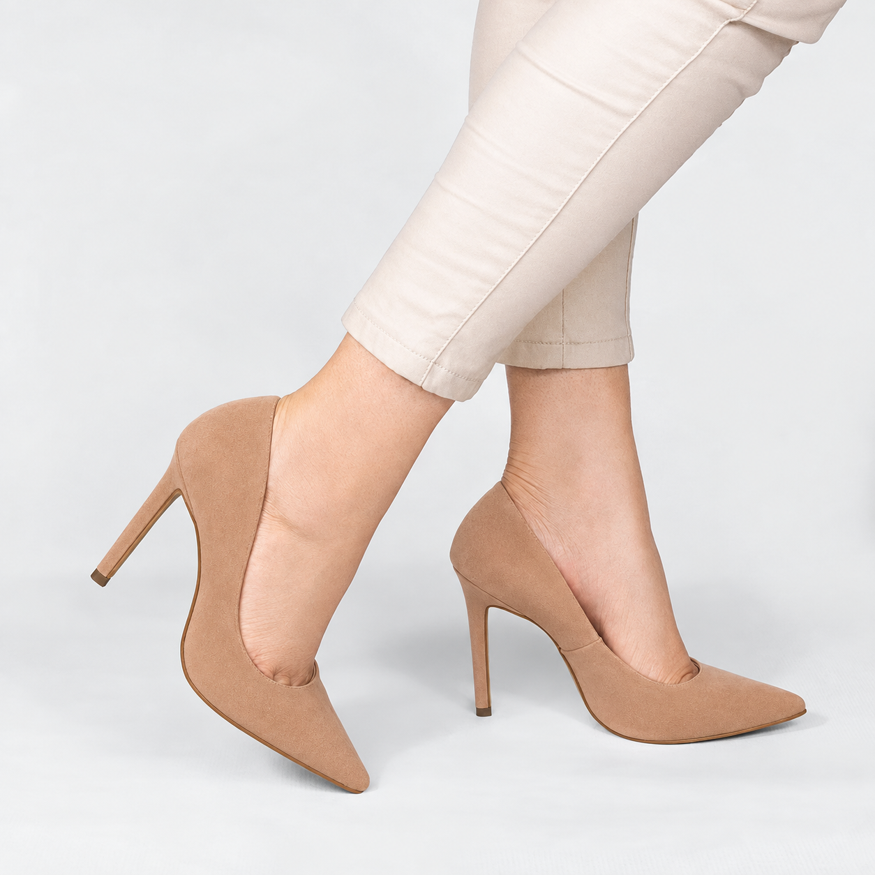 Scarpin Bico Fino Salto Suzy Nobuck Nude Bege 7