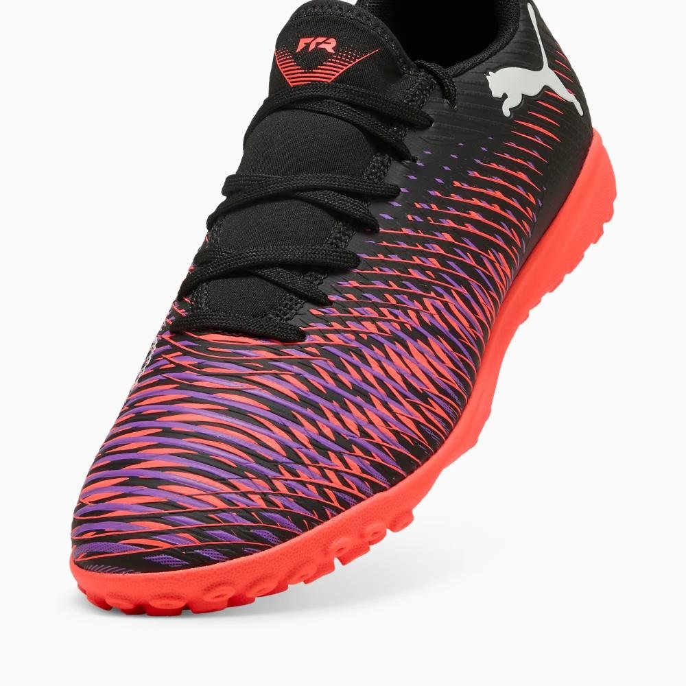 CHUTEIRA SOCIETY PUMA FUTURE 8 PLAY IT MASCULINA 108378 Preto/Laranja 3