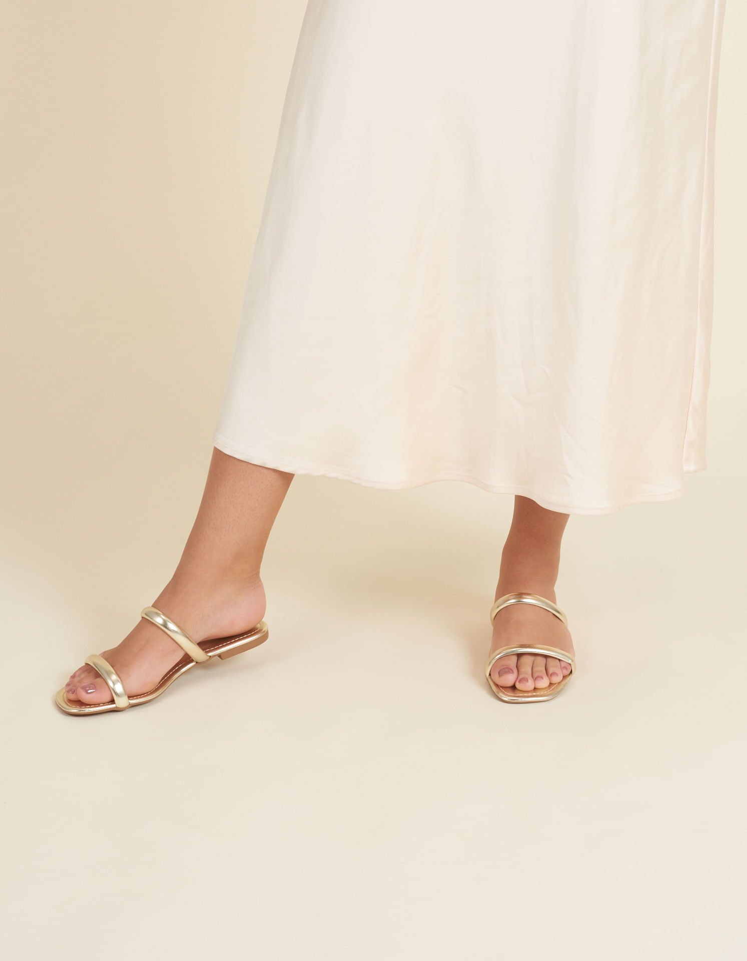 Rasteira Duas Tiras Via Mia - Ouro Dourado 3