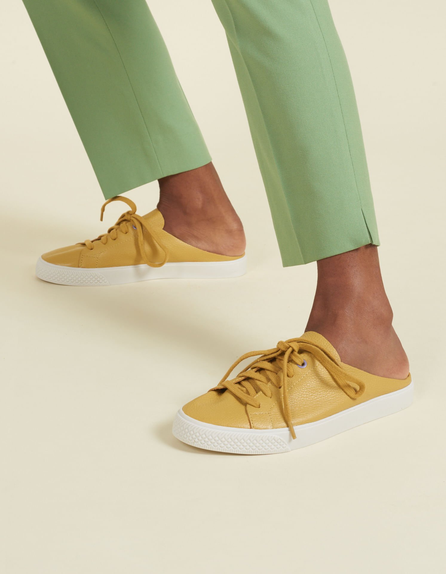 Tênis Mule Via Mia - Mostarda Amarelo