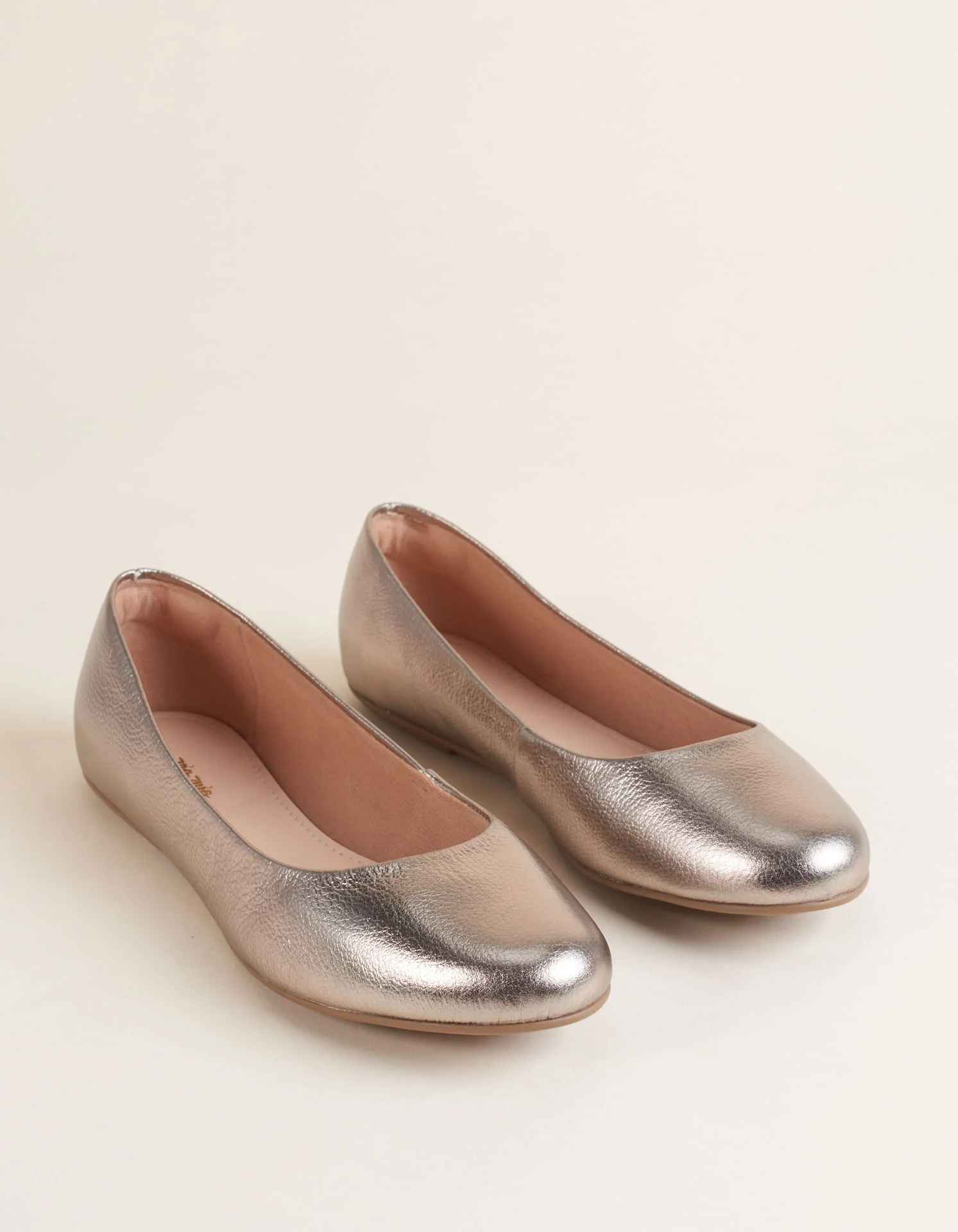 Sapatilha Couro Bico Redondo Via Mia Prata Velho Prata