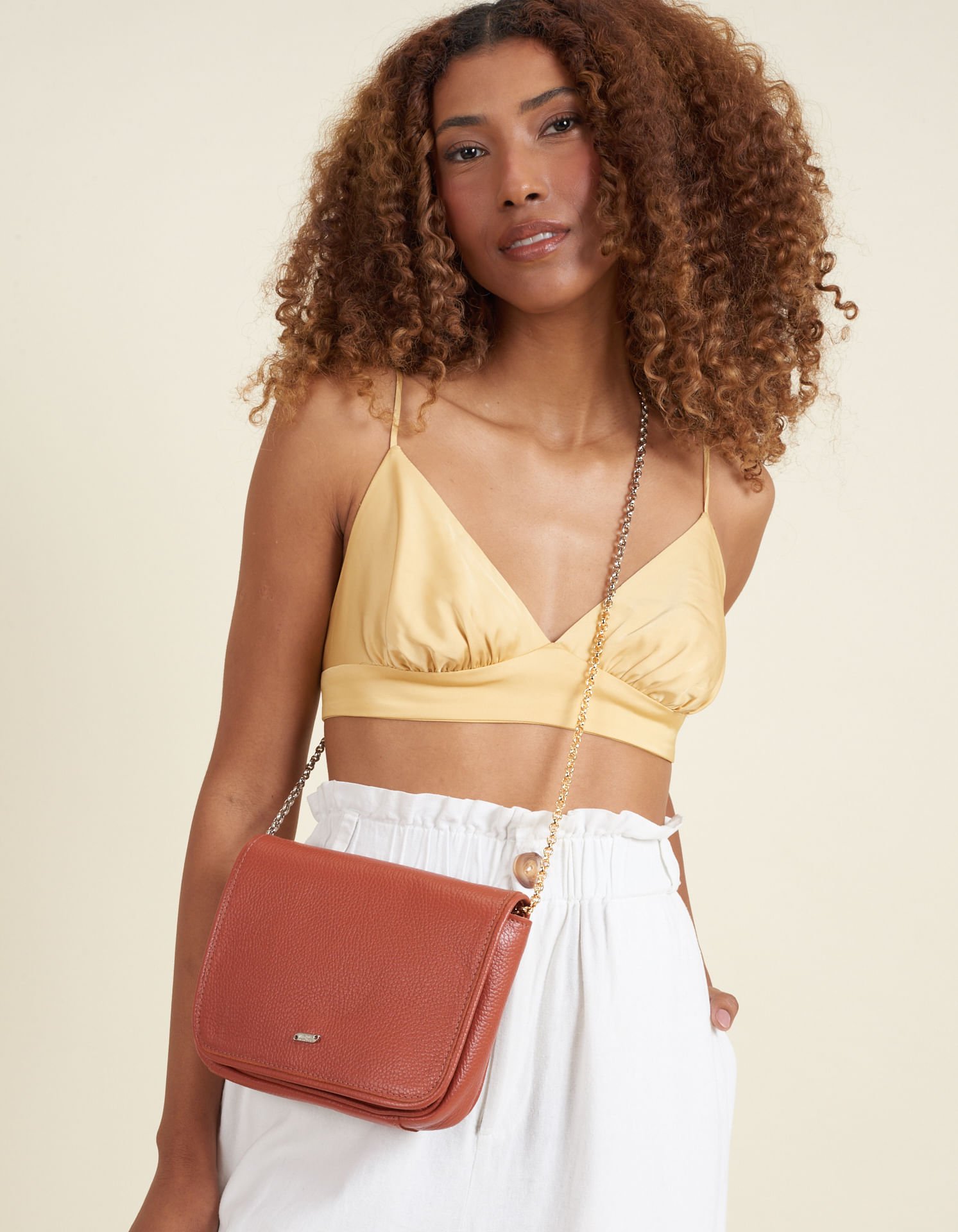 Bolsa Pequena Couro Alça Corrente - Camel Marrom 1