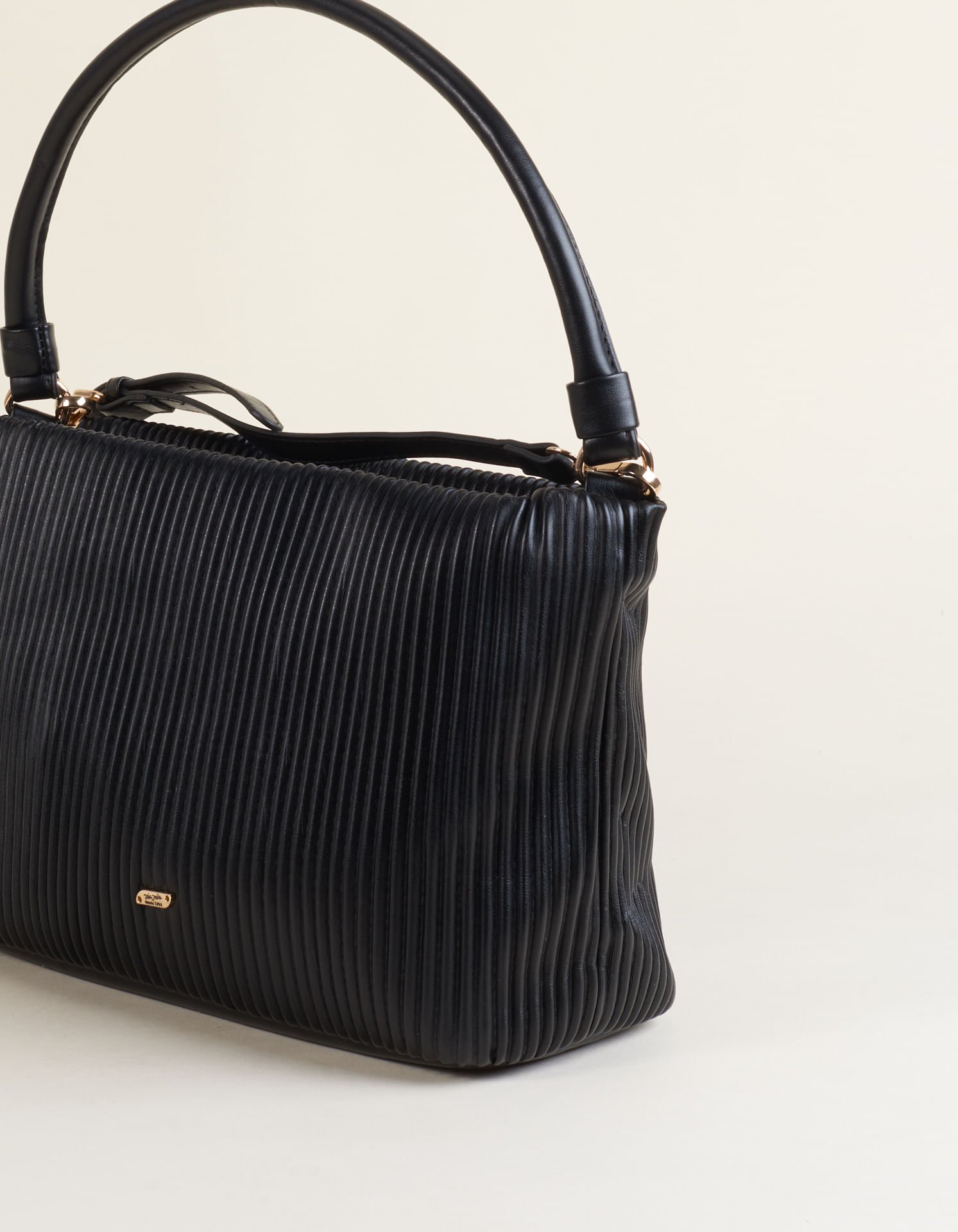 Bolsa Soft Média Efeito Plissado - Preto Preto 2