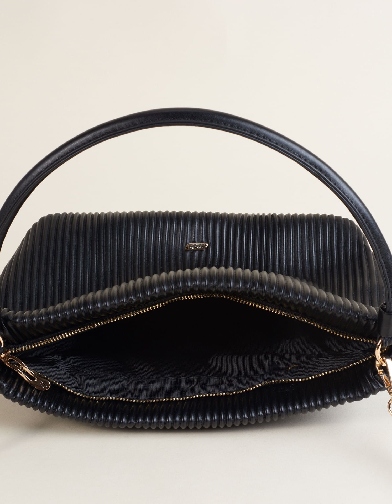 Bolsa Soft Média Efeito Plissado - Preto Preto 3