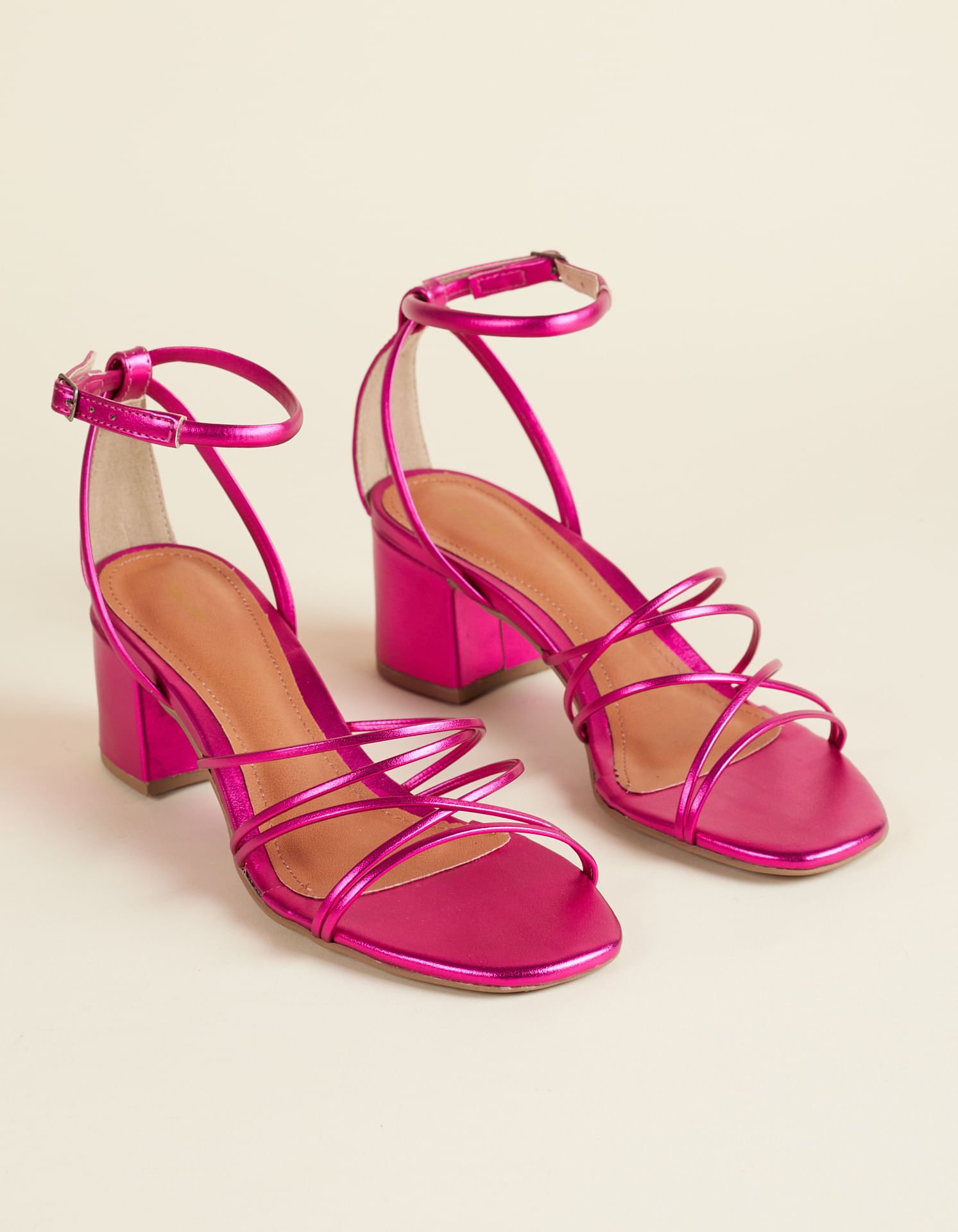 Sandália Média Soft com Tiras Cruzadas Metalizada - Fucsia Rosa 2