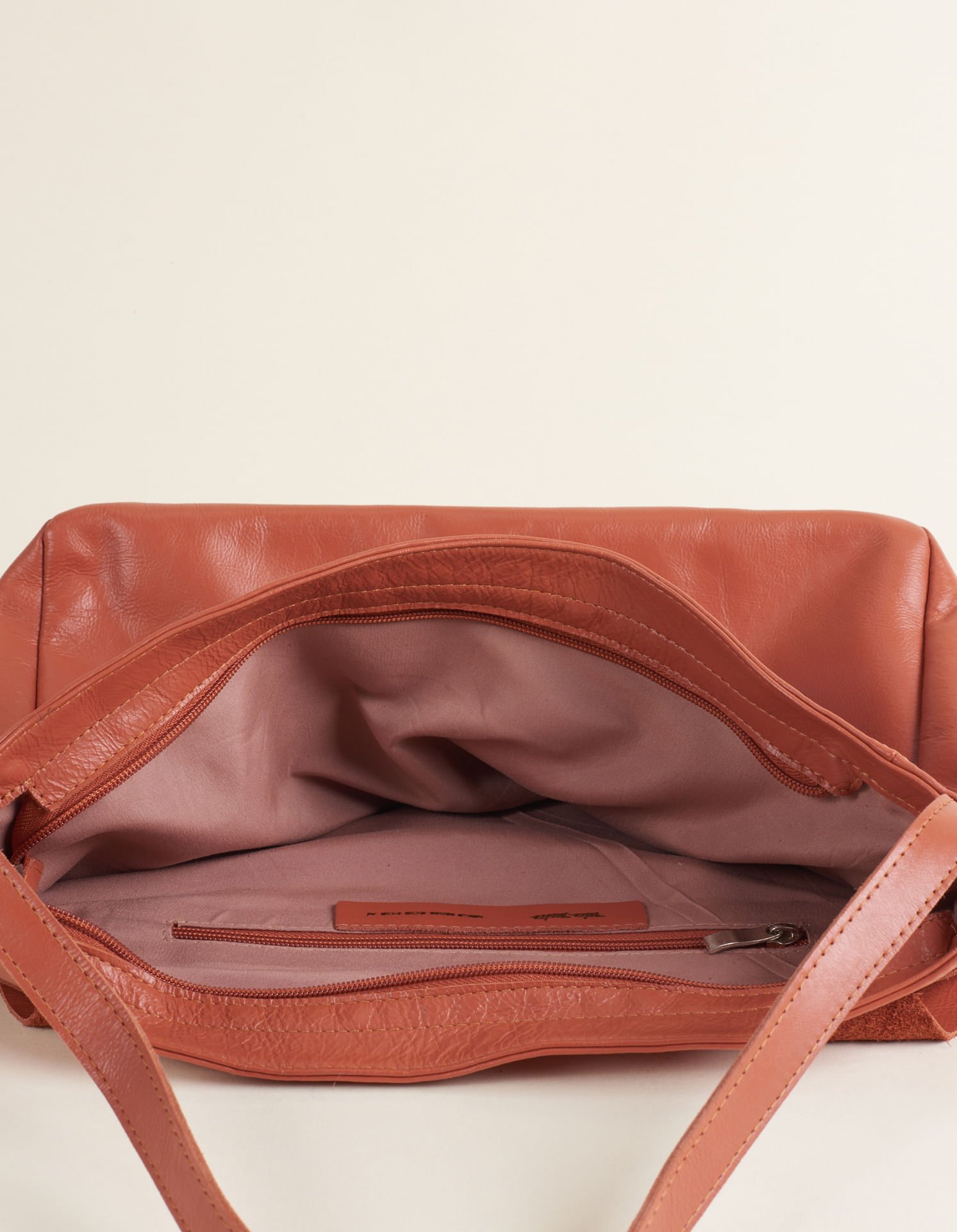 Bolsa média couro apliques metal - Camel Camel 3