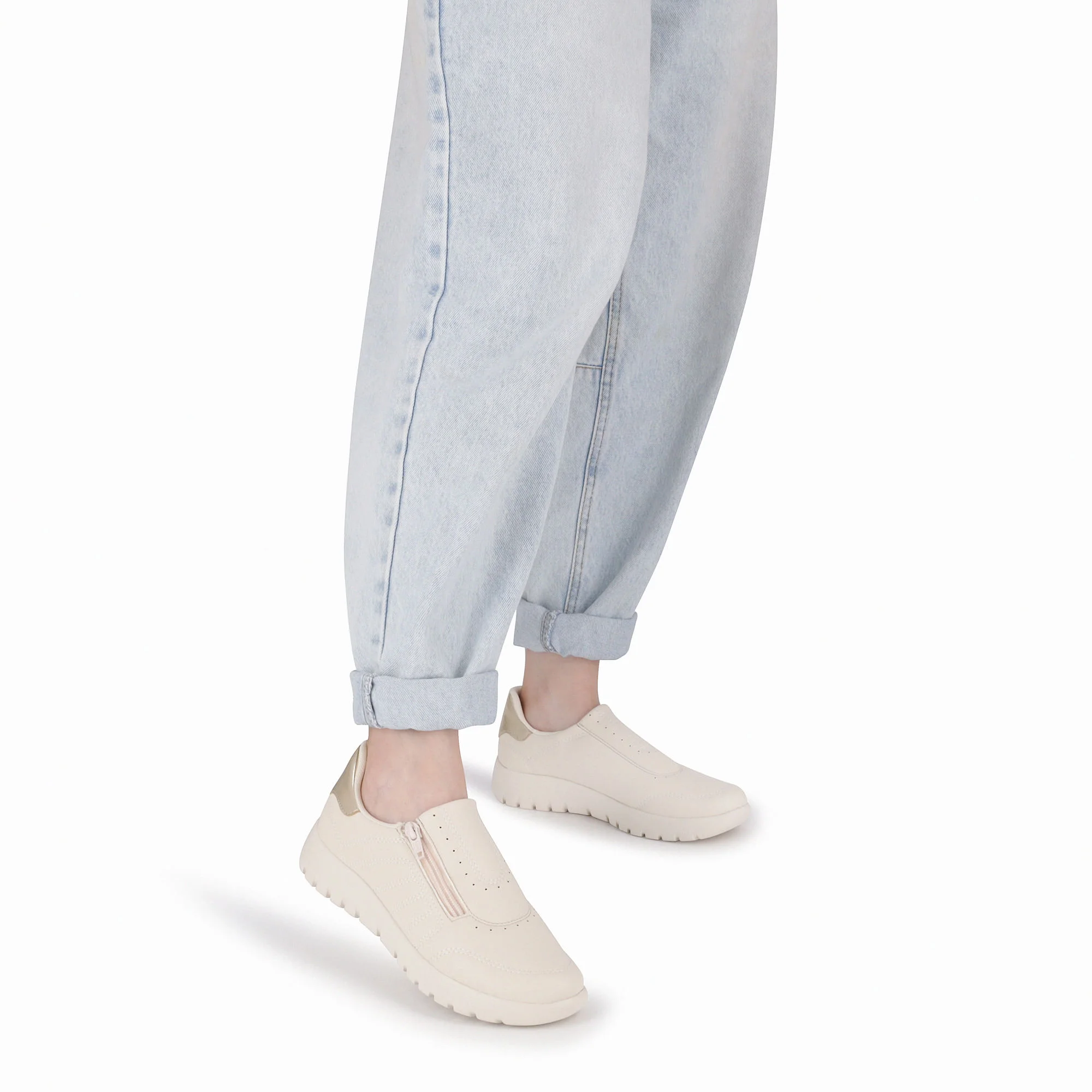 Tênis Vicky Salto Baixo Off White com Ouro Bege 3