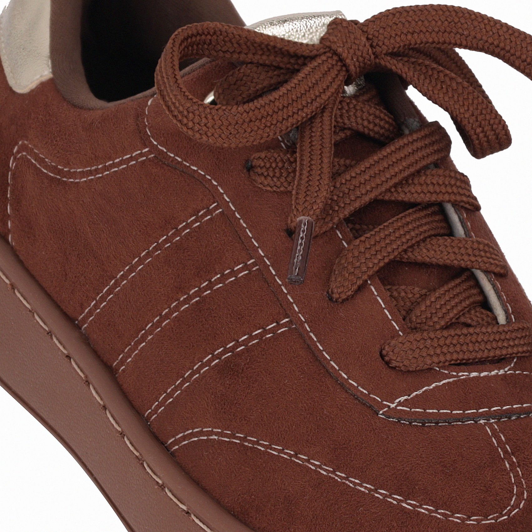 Tênis Beta Salto Baixo Pinhao com Ouro Vinho 4