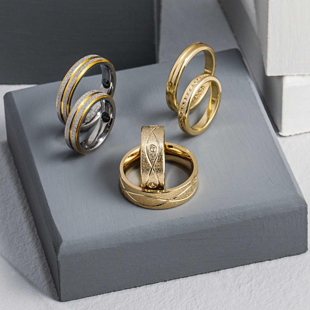 Aliança Aton *Deus do Sol 3.45mm Gold IPG Dourado 2