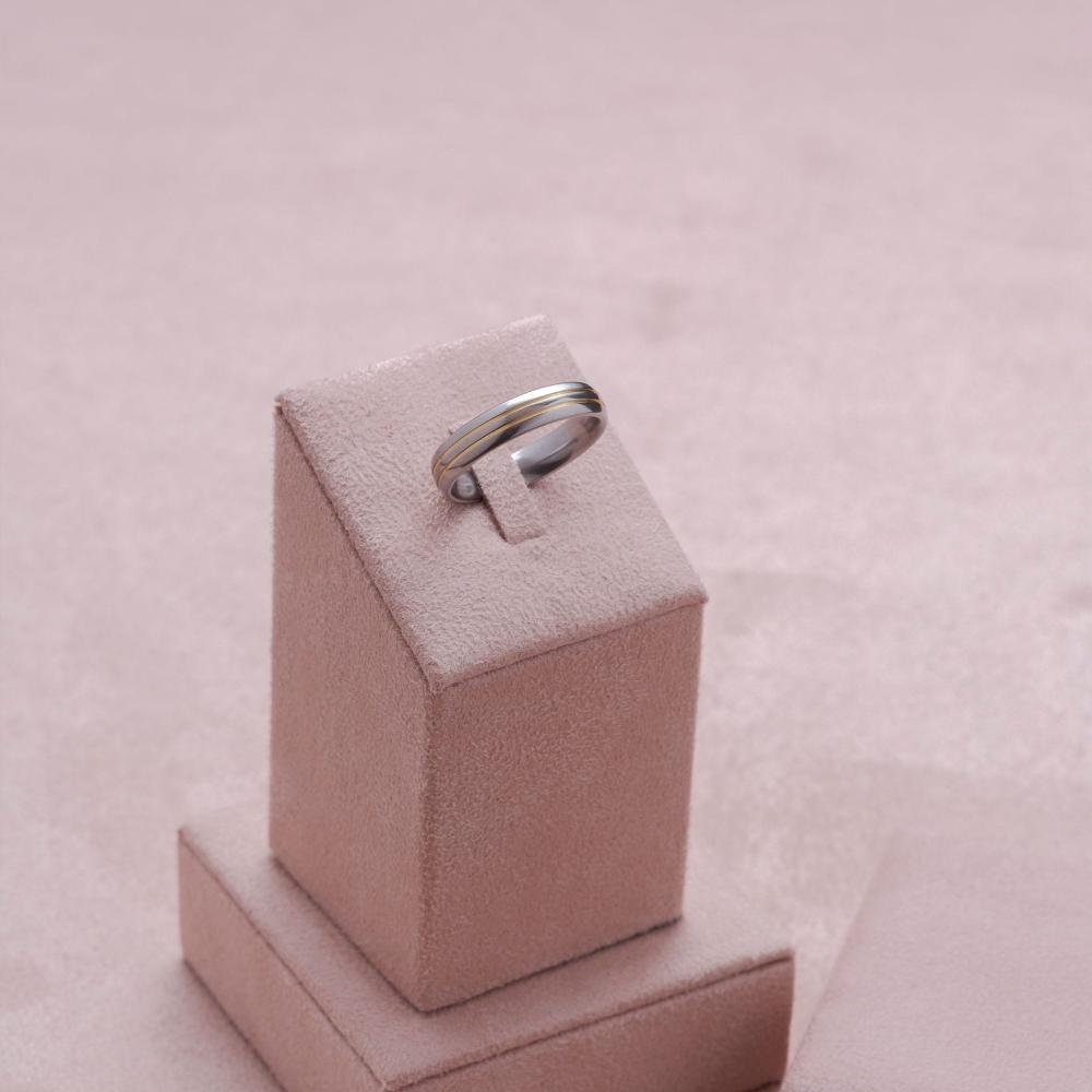 Aliança de Namoro Berlim 5mm Filete Central Duplo Gold IPG Prata 3