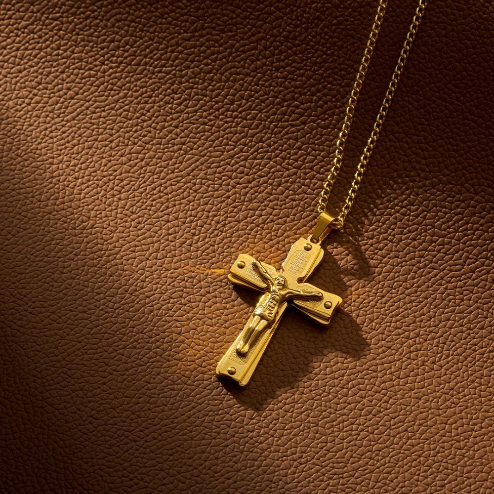 Pingente de Aço Crucifixo com Cristo IPG 45x28mm Dourado 4