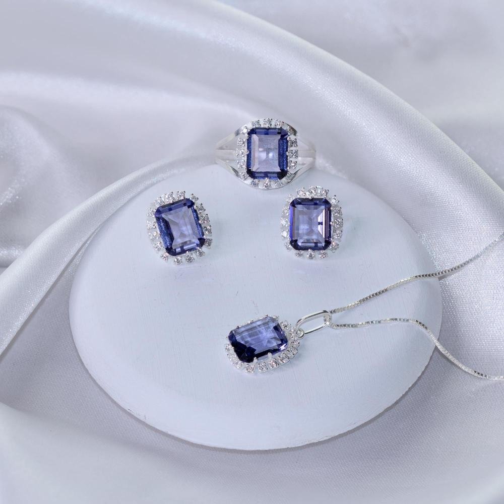 Anel de Prata Coleção Queens Cristal Tanzanita 8x10 e Zircô Prata 3