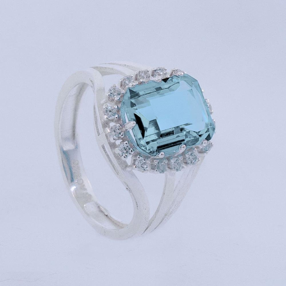 Anel de Prata Coleção Queens Cristal Topázio Sky 8x10 e Zircônias Brancas Prata 1