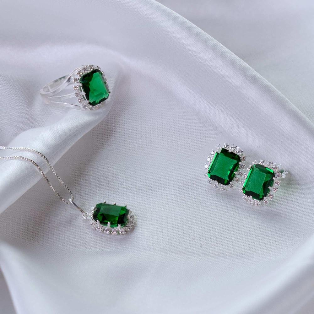 Brinco de Prata Coleção Queens Cristal Esmeralda 8x10 e Zir Prata 4
