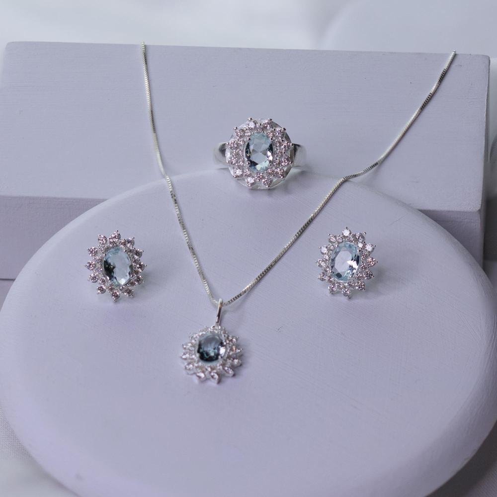 Anel de Prata Coleção Queens Cristal Topázio Sky 6x8 e Zircônias Brancas Prata 4