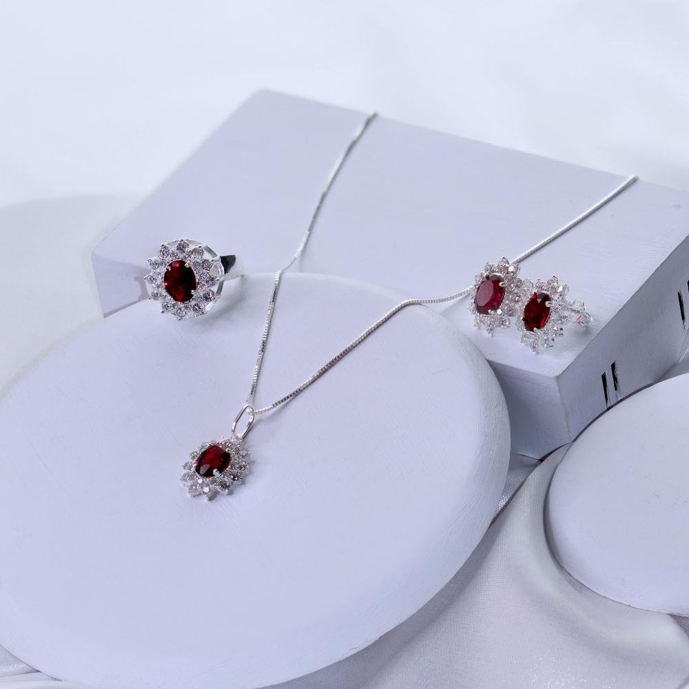 Colar de Prata Queens Cristal Rubi 6x8 e zircônias 45cm Prata 3