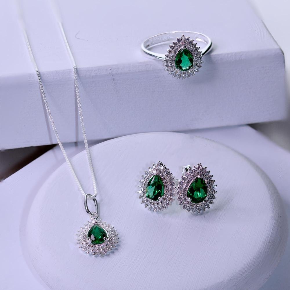 Brinco de Prata Coleção Queens Cristal Esmeralda 5x7 e Zircônias Brancas Prata 3