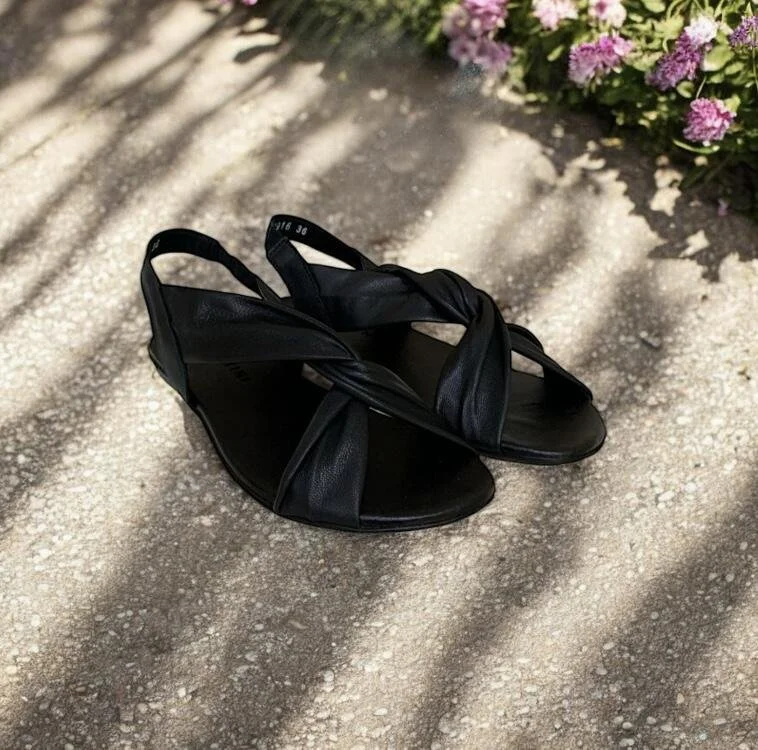 Sandália Feminina Rasteira Moscardini em Couro 330916 Preto 4