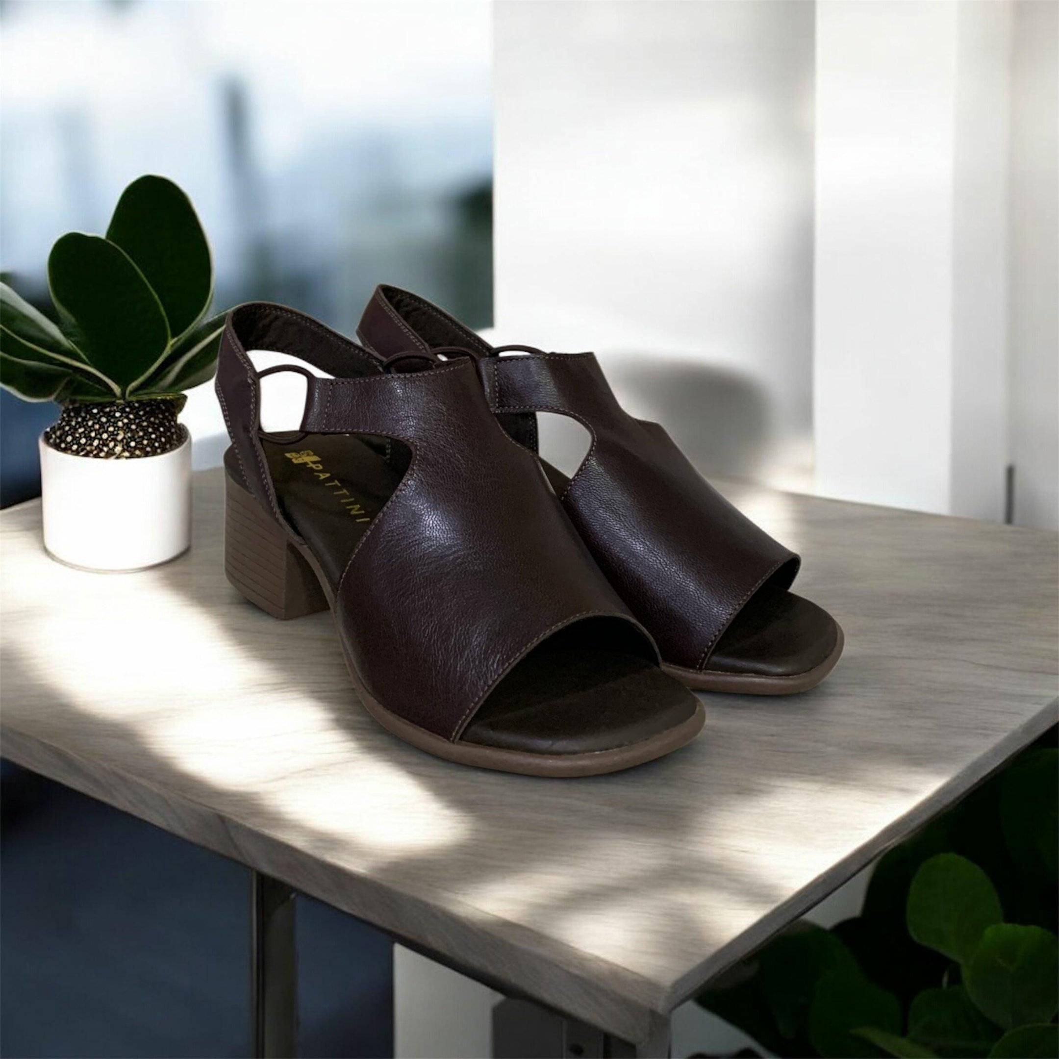 Sandália Feminina em Couro Pelica Salto Médio 435005 Preto 3