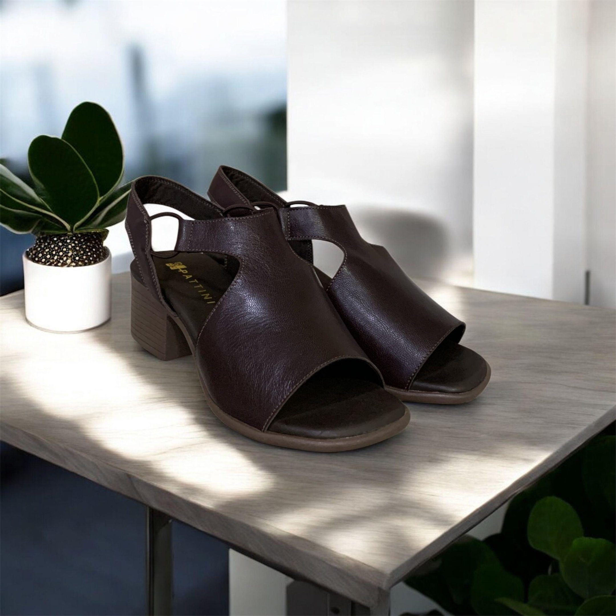 Sandália Feminina em Couro Pelica Salto Médio 435005 Preto 3