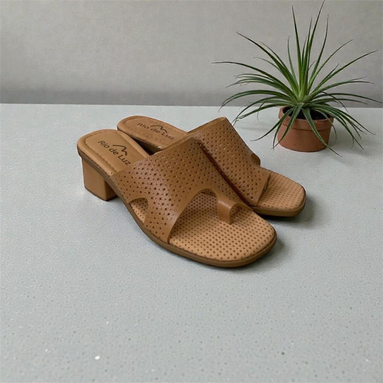 Sandália Feminina de Couro Rio de Luz Tamanco 8142 Marrom 4