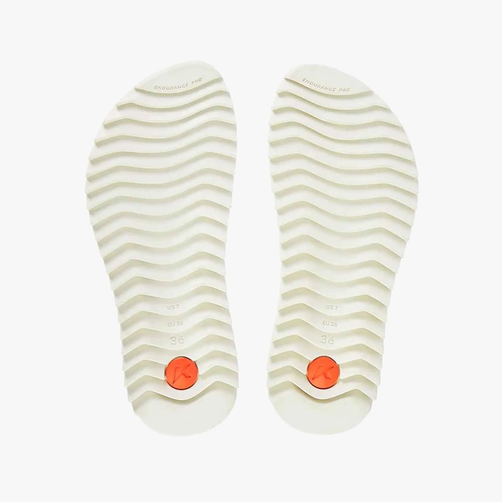 Chinelo Kyra Anitta Branco 3